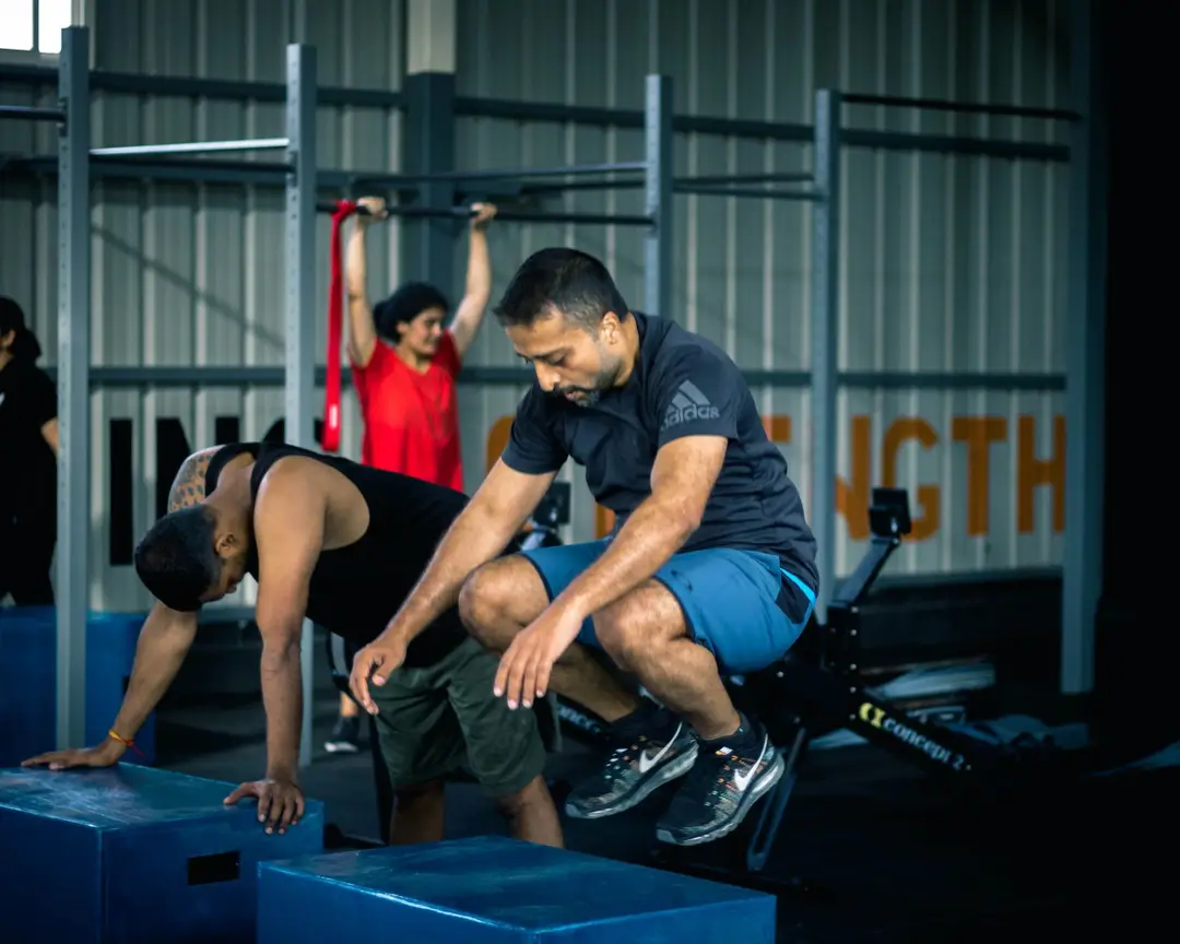 Athletes training in a CrossFit box, in a CrossFit Yuva listing